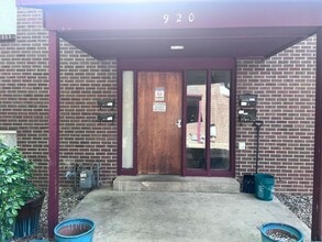 Building Photo - 920 James Ct