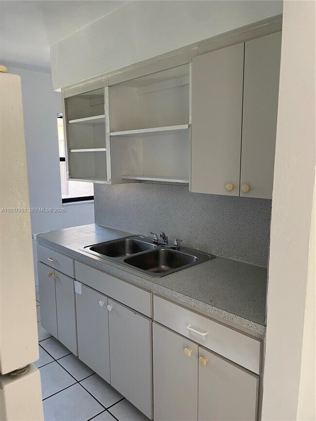 Foto del edificio - 2347 NW 28th St