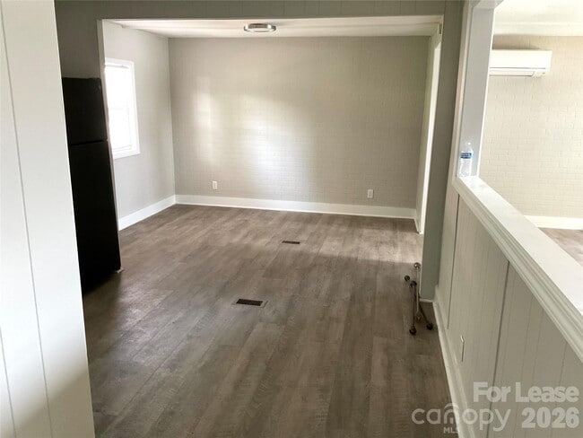 Building Photo - 6950 Ingleside Dr