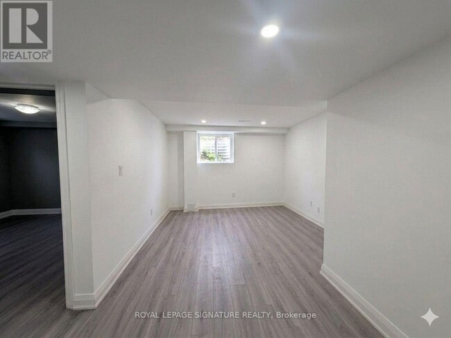Building Photo - 806 Envoy Dr