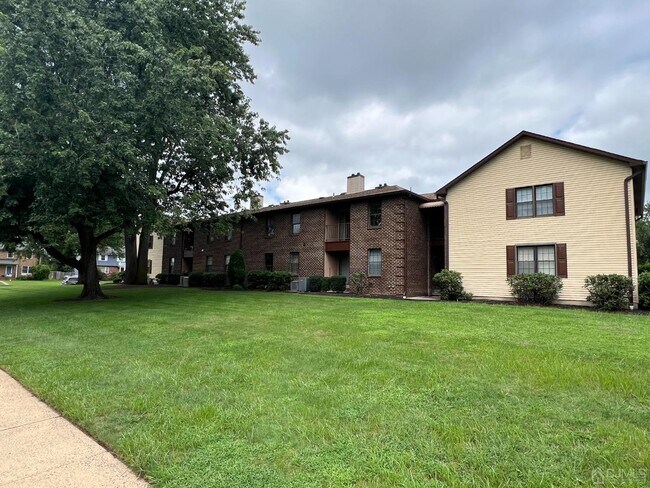 Building Photo - 18 Foxhall