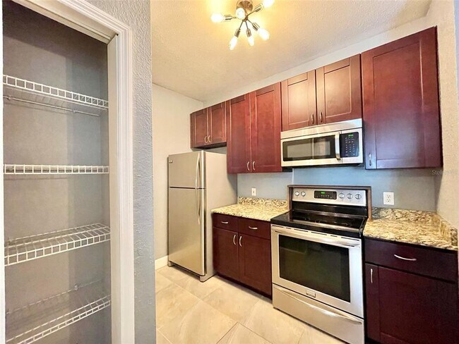 Foto del edificio - 18001 Richmond Pl Dr