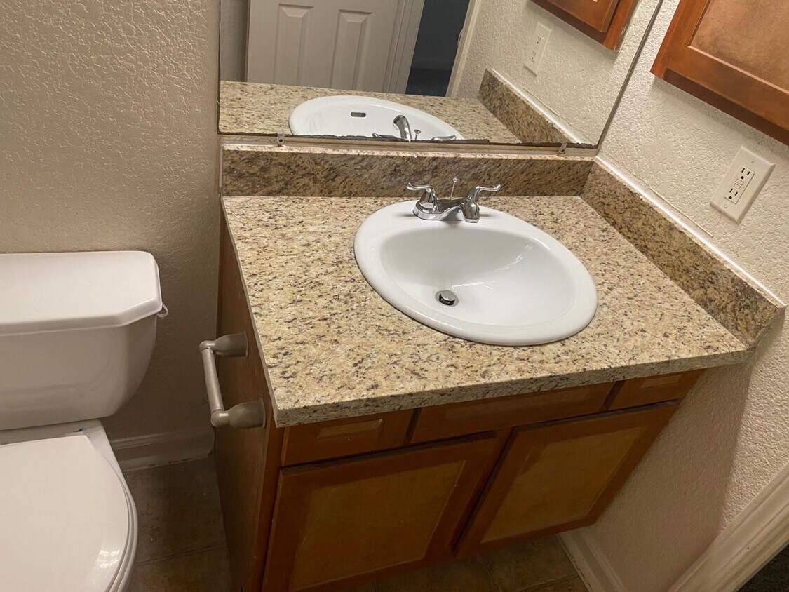 Foto del edificio - 8100 Creekbend Dr