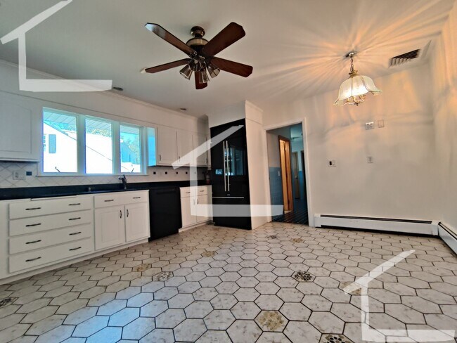 Foto del edificio - HOT JAMAICA PLAIN LISTING!!!
