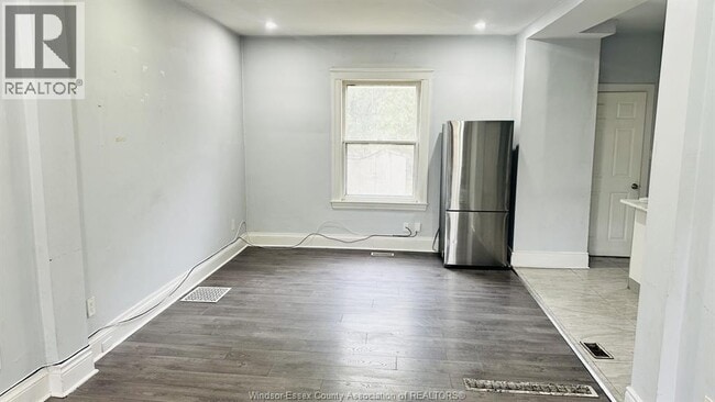 Building Photo - 516 Oak Ave