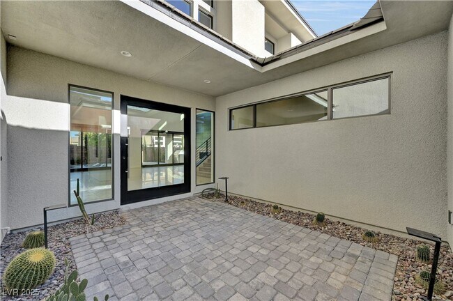 Building Photo - 68 Grey Feather Dr