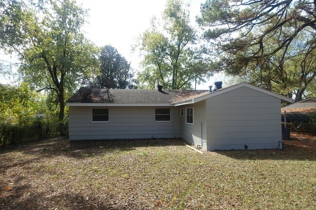 Building Photo - 112 Thomas Cir