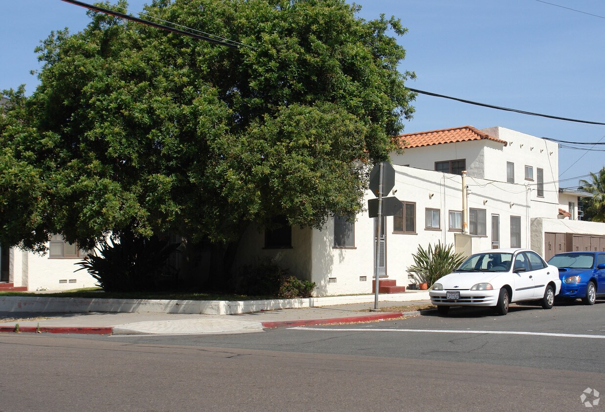 Building Photo - 120 Lewis St