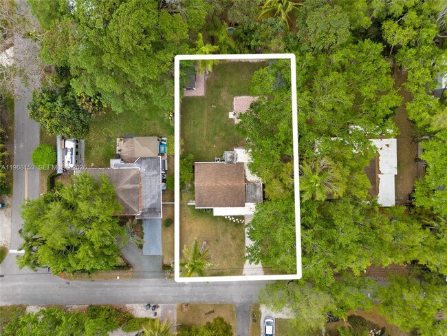 Foto del edificio - 6820 SW 77th Terrace