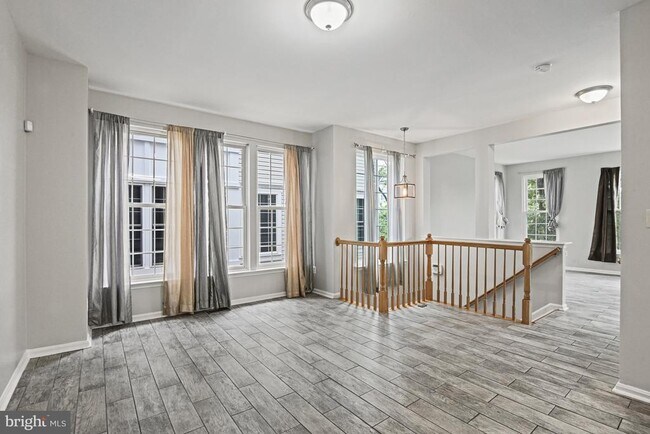 Foto del edificio - 46186 Walpole Terrace