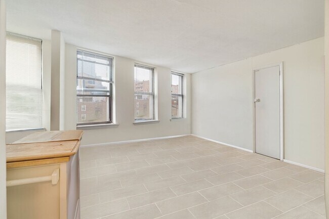 Building Photo - 5 N Margin St