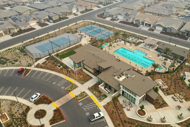 Fitness center sky view - 3000 Compass Ln
