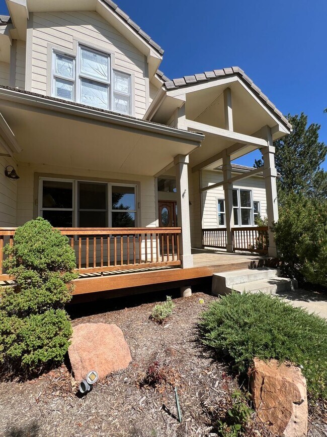 Foto del edificio - Expansive 5 Bed/4 Bath home on 1 Acre Lot ...