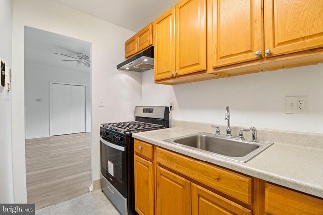 Foto del edificio - 7521 Riverdale Rd