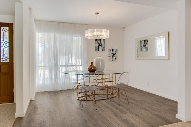 Foto del edificio - 6728 Shenandoah Ave