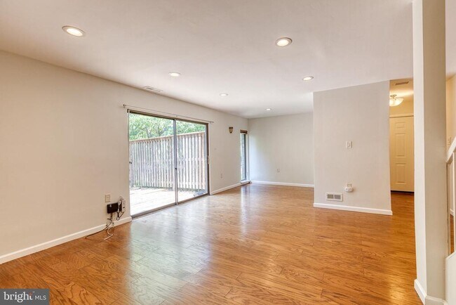 Building Photo - 10564 Cross Fox Ln