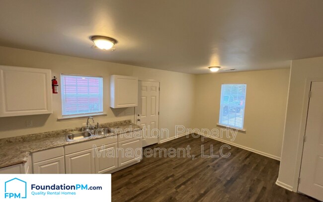 Building Photo - 4762 Hillbrook Rd