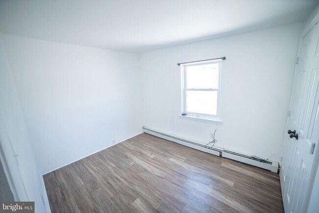 Foto del edificio - 242 E Chestnut St
