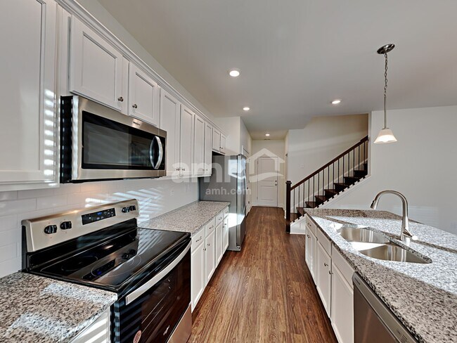 Building Photo - 155 Twin River Dr