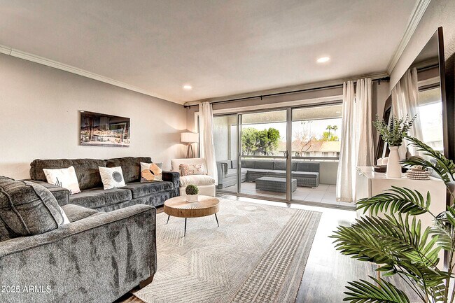 Foto del edificio - 7625 E Camelback Rd