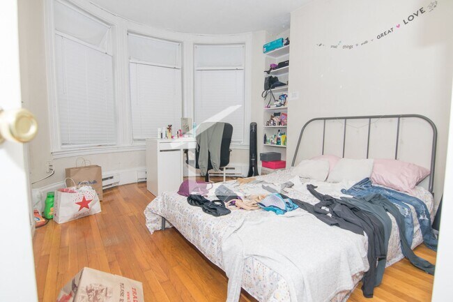 Foto del edificio - 49 Westland Ave