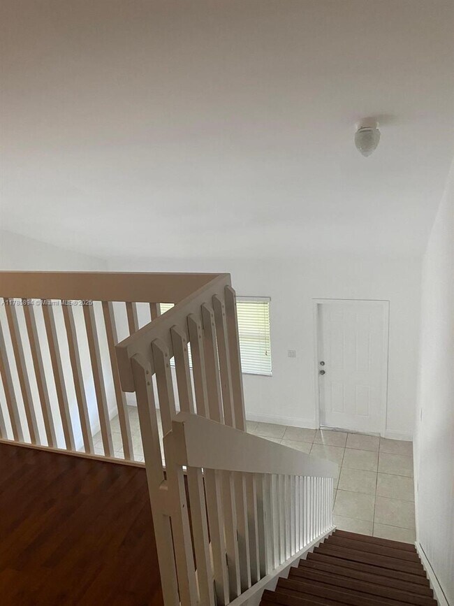 Foto del edificio - 1455 Holly Heights Dr