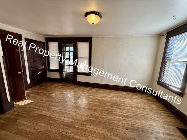 Building Photo - Beautiful Historic 2 bedroom Duplex