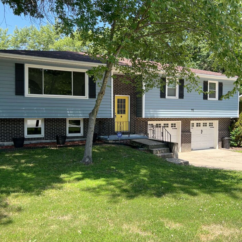 Primary Photo - 95 Spring Ridge Rd