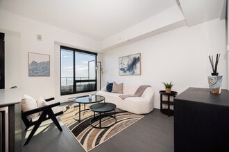 Building Photo - 1316 Rue Saint-Antoine O