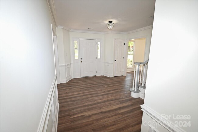 Building Photo - 4752 Truscott Rd