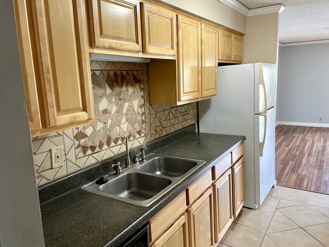 Primary Photo - 166 Berlin Dr
