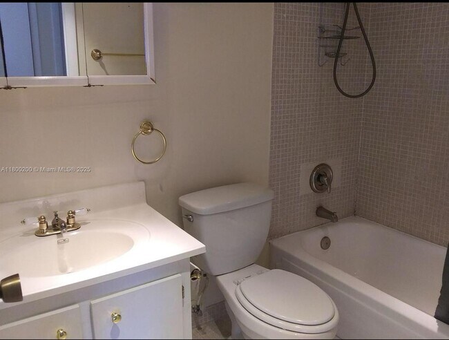 Foto del edificio - 1465 NE 123rd St