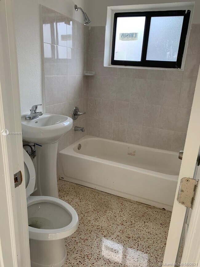Foto del edificio - 159 NE 56th St