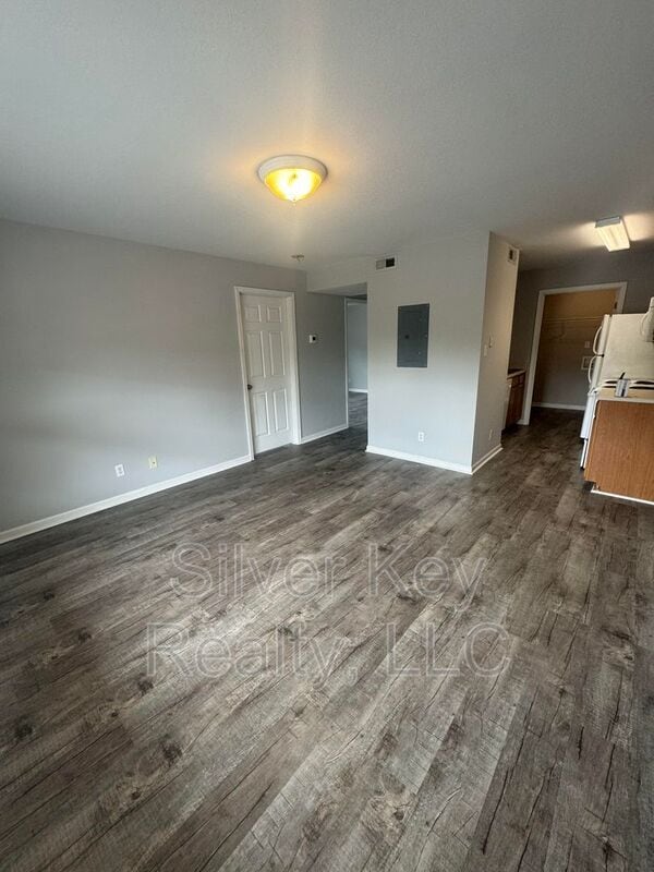 Building Photo - 268 Willow Creek Drive