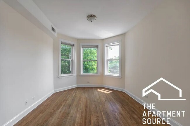 Photo - 2814 N Troy St (Chicago, IL) Apartment