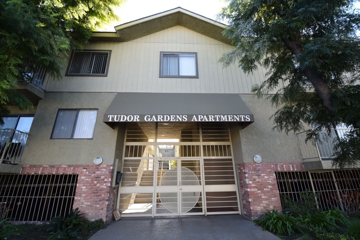 Foto principal - 15128 Burbank Blvd