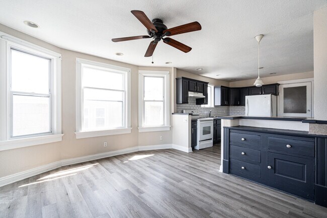 Foto del edificio - 3315 N Holton St