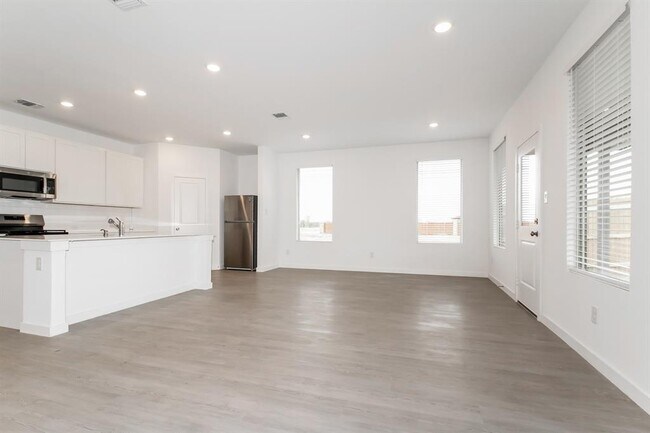 Building Photo - 1908 Ponderosa Pne Ln