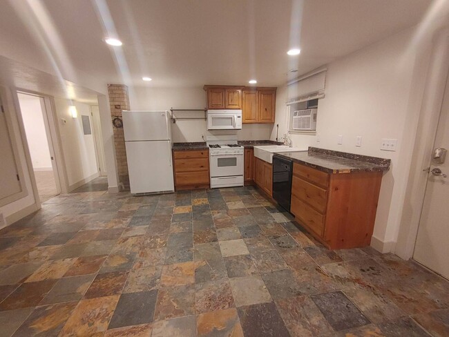 Building Photo - Cozy 2 Bed Provo Basement Apartment - Near...