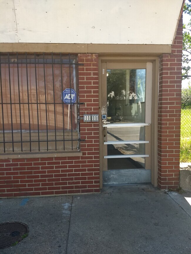 Front Entrance - 823 S 2nd St