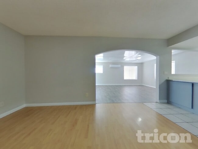 Building Photo - 3613 W Oakland St