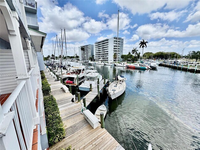 Foto del edificio - 2415 NW 16th St Rd