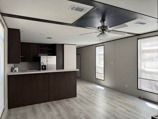 Building Photo - 1702 Dakota Trce