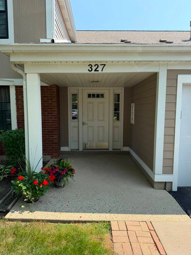 Foto del edificio - 327 Wildberry Ct