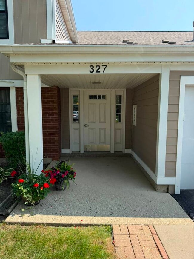 Building Photo - 327 Wildberry Ct