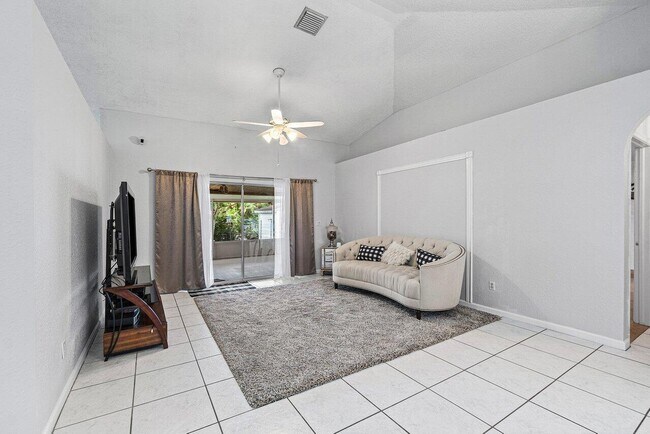 Building Photo - 7600 Cocoanut Dr