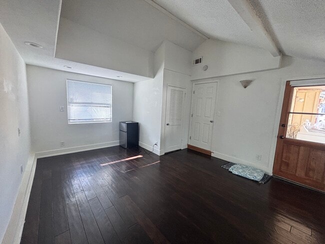 Building Photo - 7536 Lasaine Ave