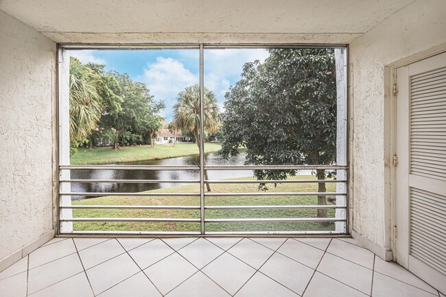 Building Photo - 2700 Casita Way