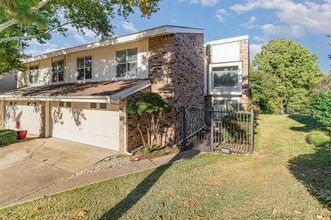 Building Photo - 2945 Country Pl Cir