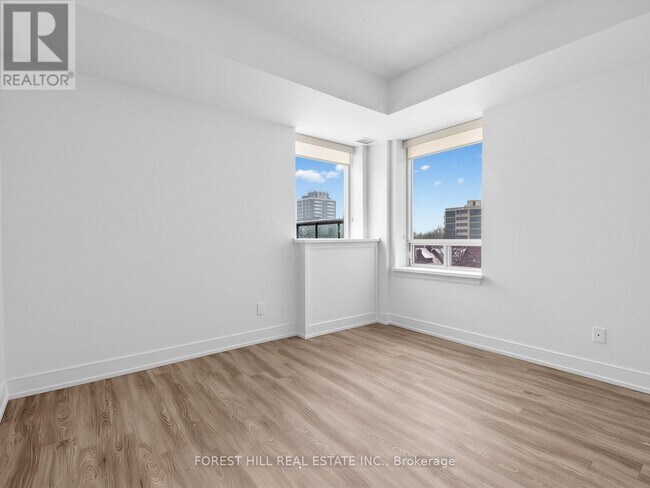 Photo du bâtiment - 50 Spadina Rd